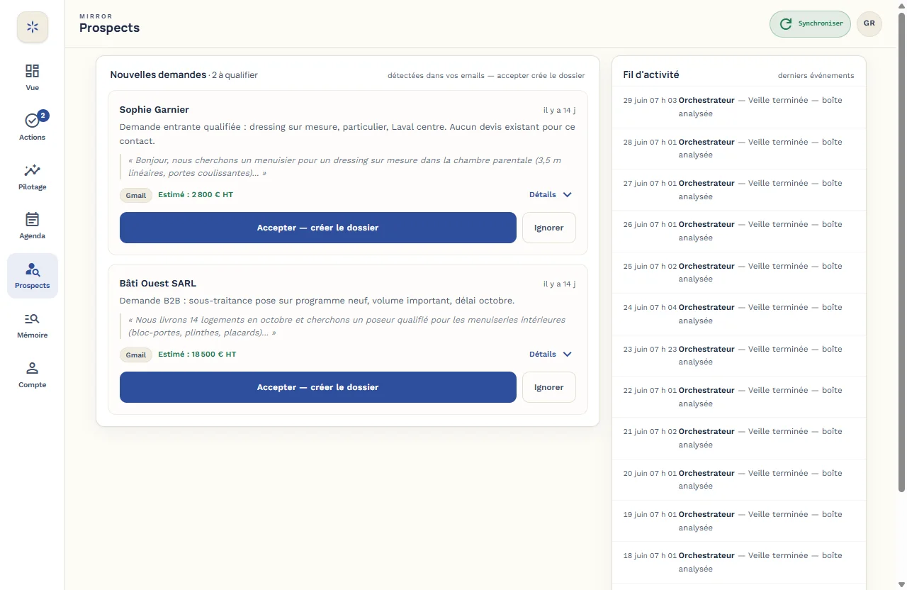 Capture réelle de l'application — espace Prospects : nouvelles demandes à qualifier avec citation du mail source, et fil d'activité des agents